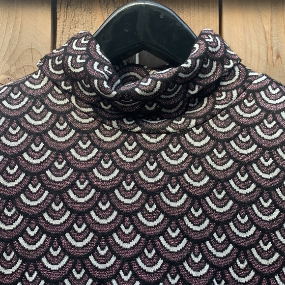 Modcloth metallic geometric long sleeve top - Picture 3 of 7